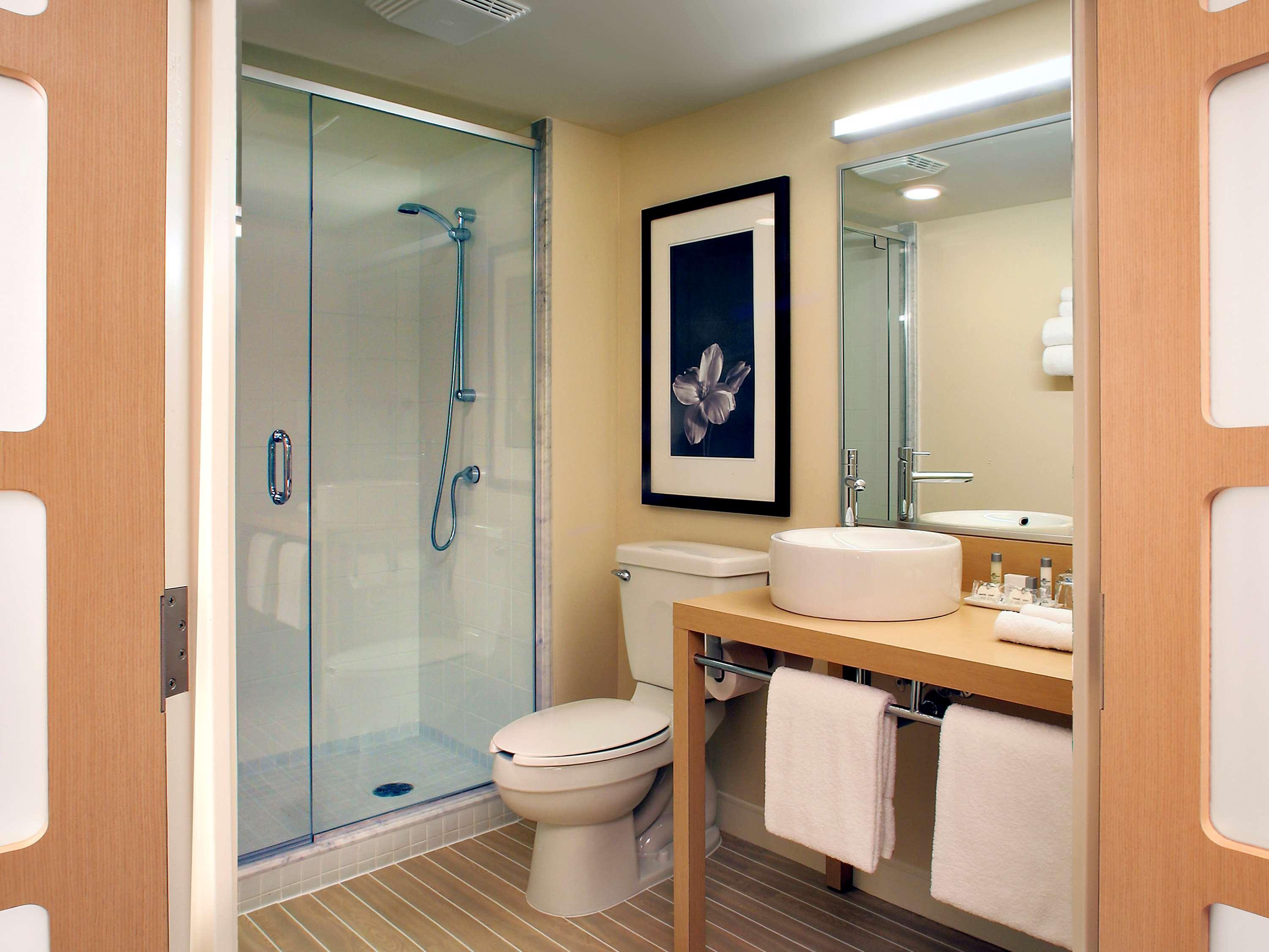 Novotel Montreal Aeroport Hotel