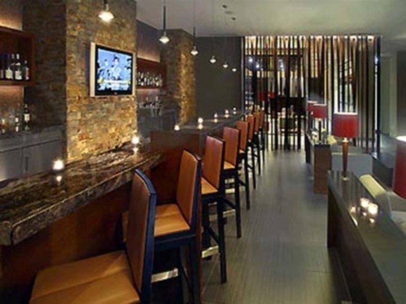 Hotel Novotel Montreal Aeroport 4*